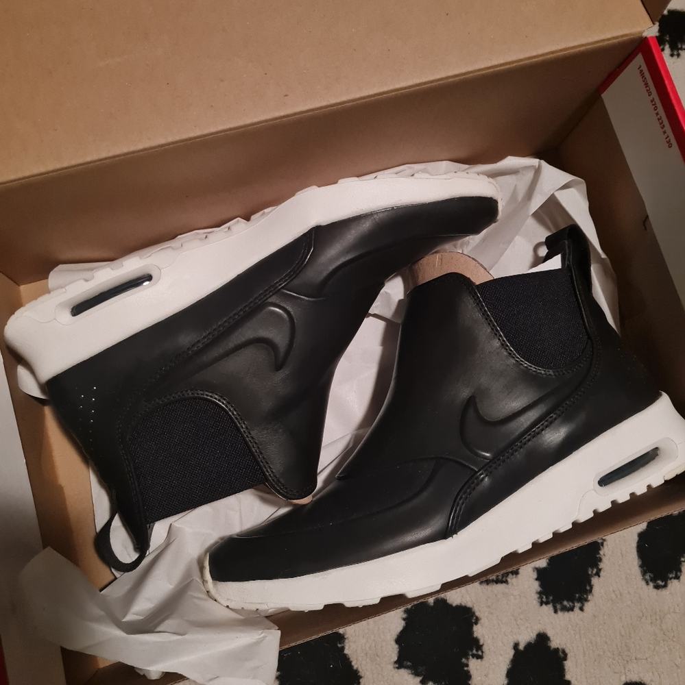 Nike Air Max Thea Mid Boot Black /Reflect Silver 859550-001 Womens Size
